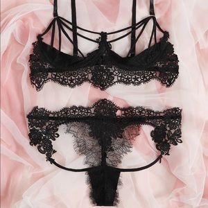 Cut out guipure lingerie set